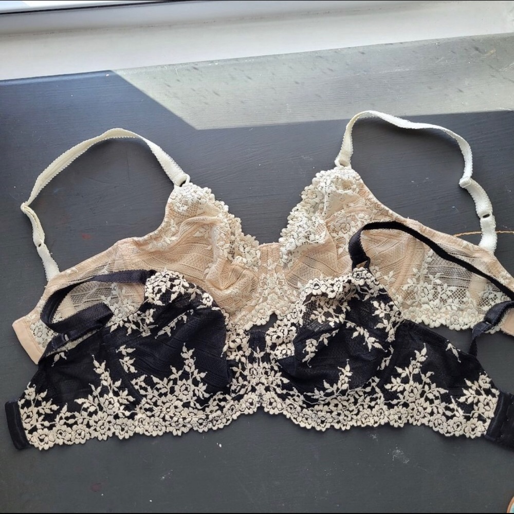32F set of 2 Wacoal Embrace Lace Beige and Black Bras - 32DDD